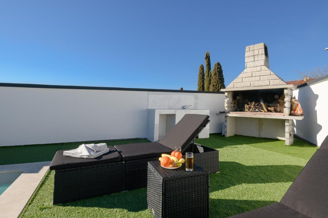 Complex Villa White PUY Exterior foto